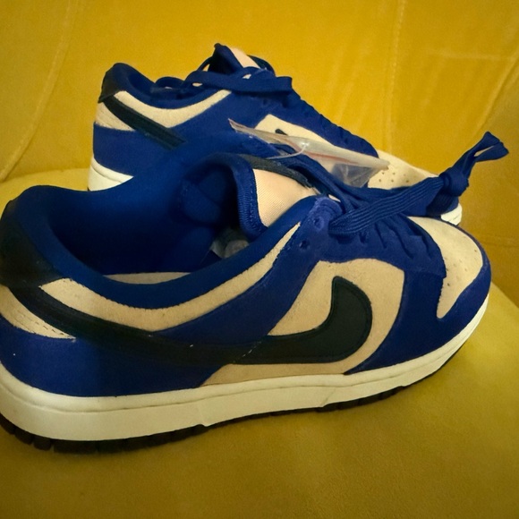 Nike Dunk Low - Picture 4 of 6